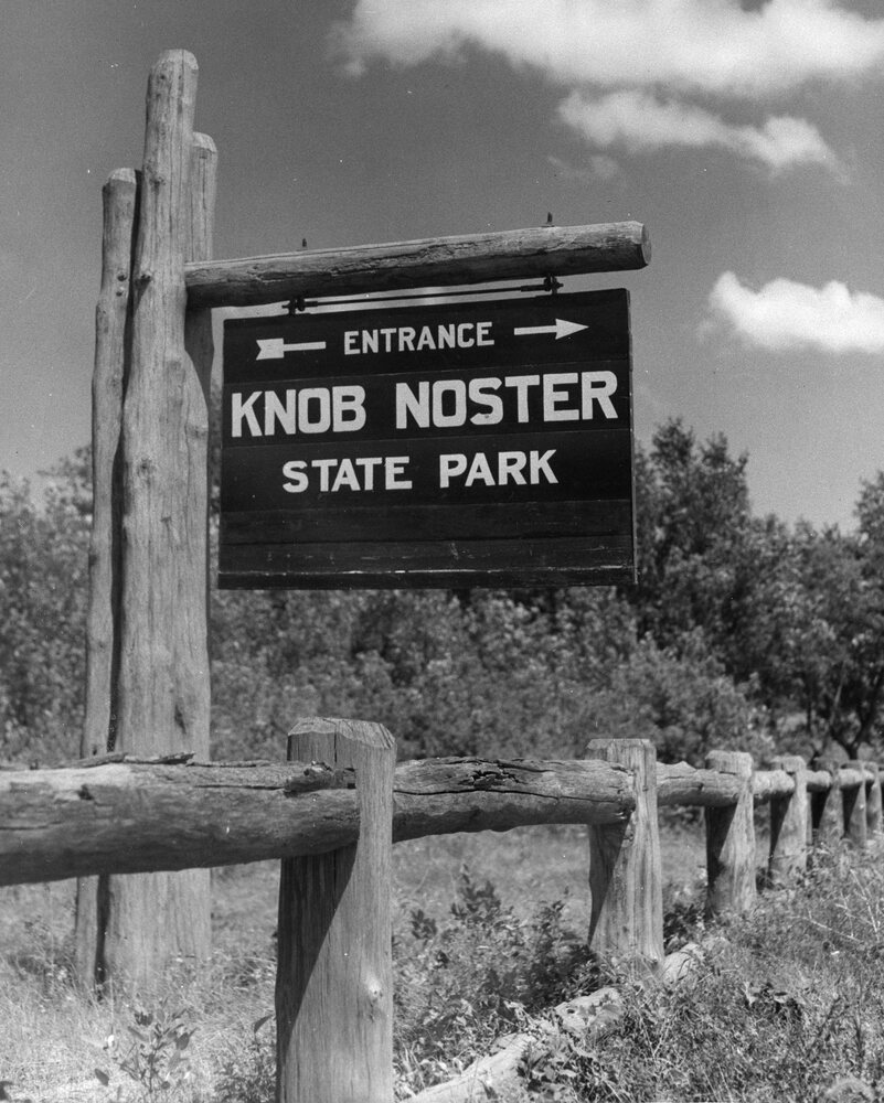 Knob Noster Entrance Sign close up arc110340001.jpg
